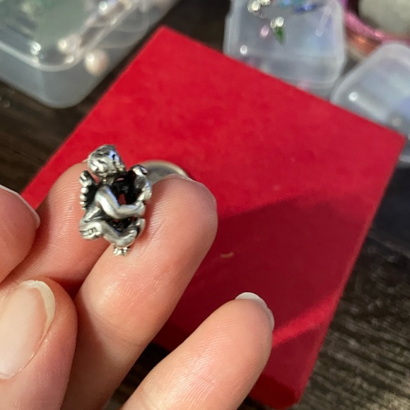 925 Silver cherub holding the #3 Chamilia Bead - Picture 9 of 10